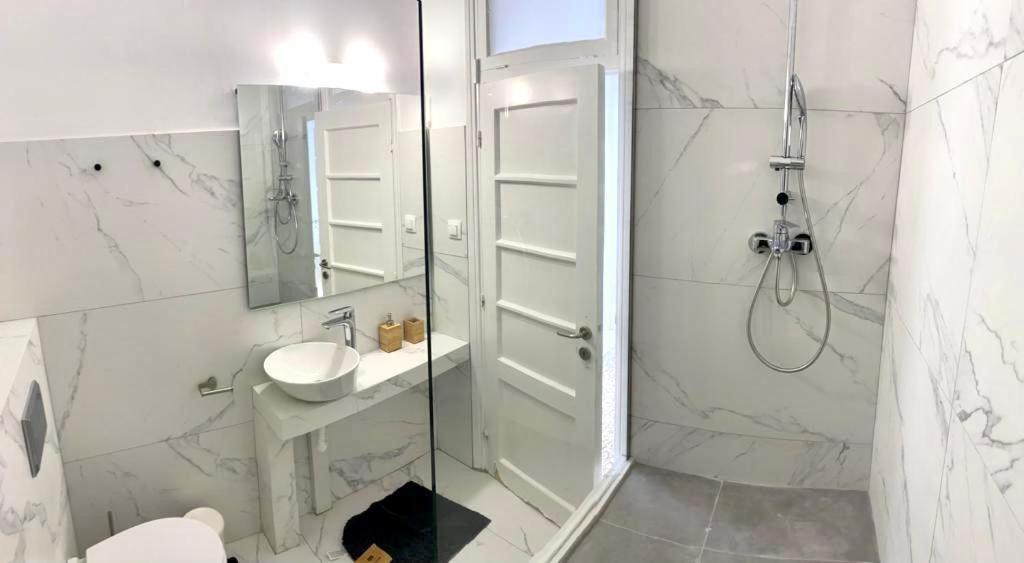 Modern 3Br Maisonette With Garden 10 Min From Acropolis Athena Bagian luar foto